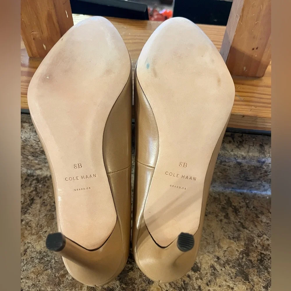 Cole Haan sz‎ 8B tan beige leather pumps heels